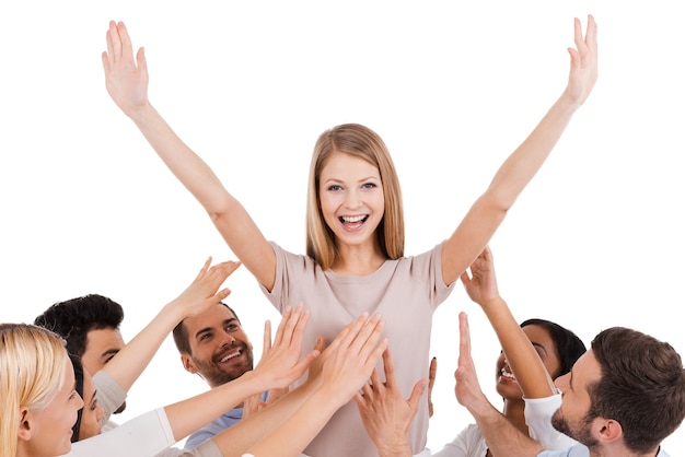 Radosny zespół świętujący sukces